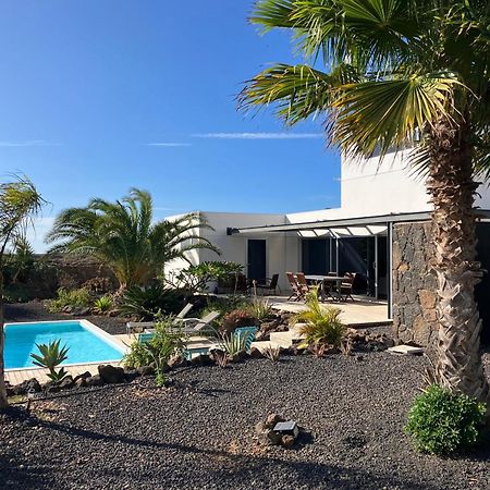 Majanicho Rock - Villa With Heated Pool Lajares Extérieur photo