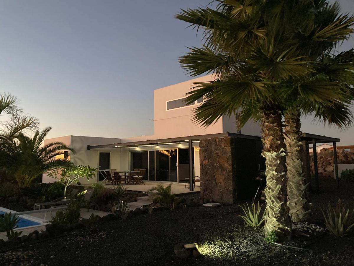 Majanicho Rock - Villa With Heated Pool Lajares Extérieur photo